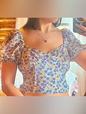 Promesa Floral Open Back Cropped Blouse